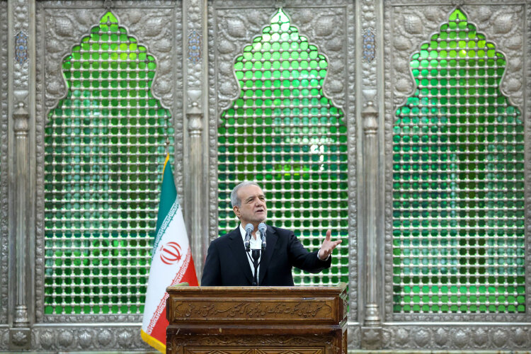 خدمتگزاری به مردم با کنترل هوای نفس و رعایت انصاف میسر است