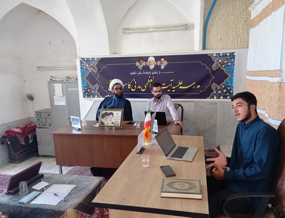 تصاویر/ جلسه دفاعیه تحقیق پایانی طلبه مدرسه علمیه آیت‌الله مدنی کاشانی(ره)