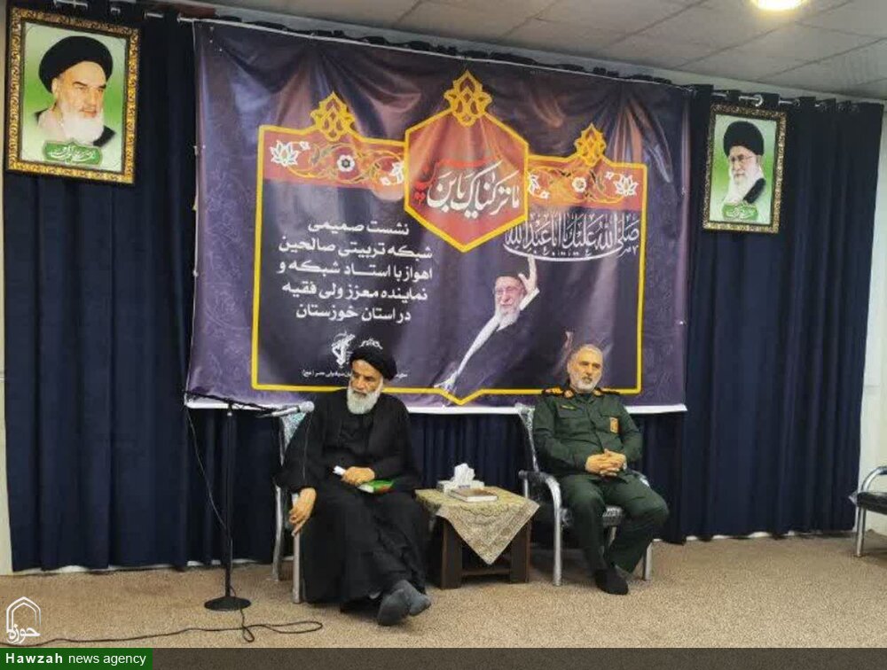 نشست مربیان شبکه تربیتی صالحین اهواز با استاد شبکه تربیتی خوزستان