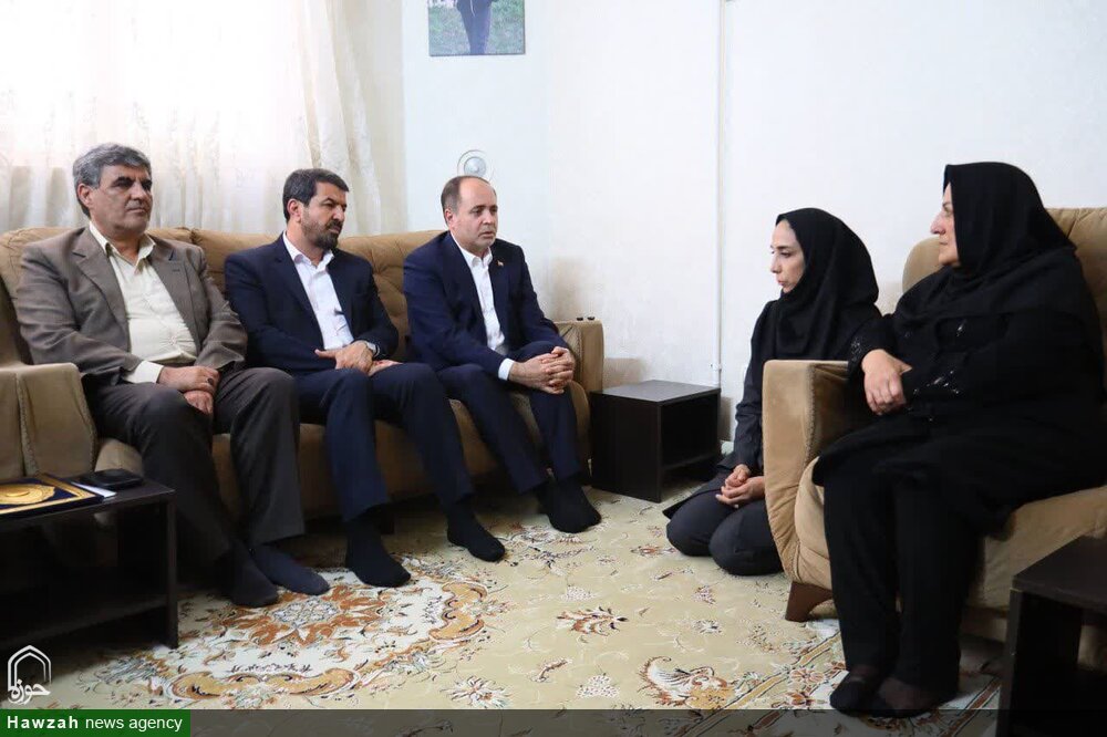 حضور وزیر جهاد کشاورزی در منزل شهید بهاره لطفی