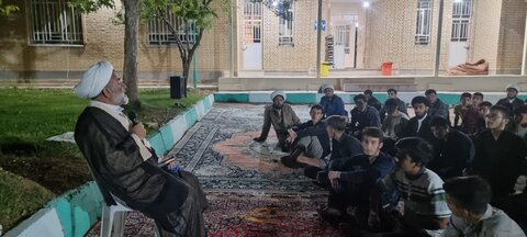 اخلاص نیت اور آداب کی رعایت کے ساتھ علم حاصل کرنا زندگی میں برکت عطا کرتا ہے