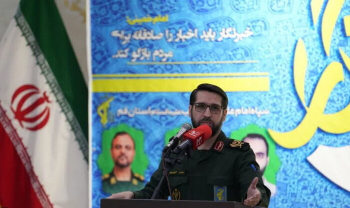 گزارشی از تکریم خبرنگاران در سپاه علی بن ابیطالب(ع) / جهاد تبیین؛ مأموریت مهم امروز رسانهها