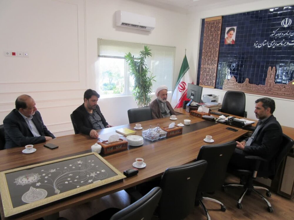 تأکید بر حمایت مالی و عمرانی از حوزه‌های علمیه خواهران یزد