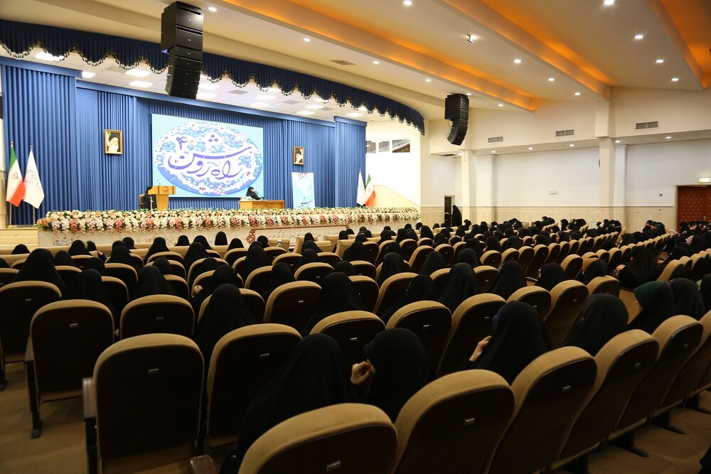 مراسم افتتاحیه اردوی «راه روشن ۴» در جامعه الزهرا (س) برگزار شد