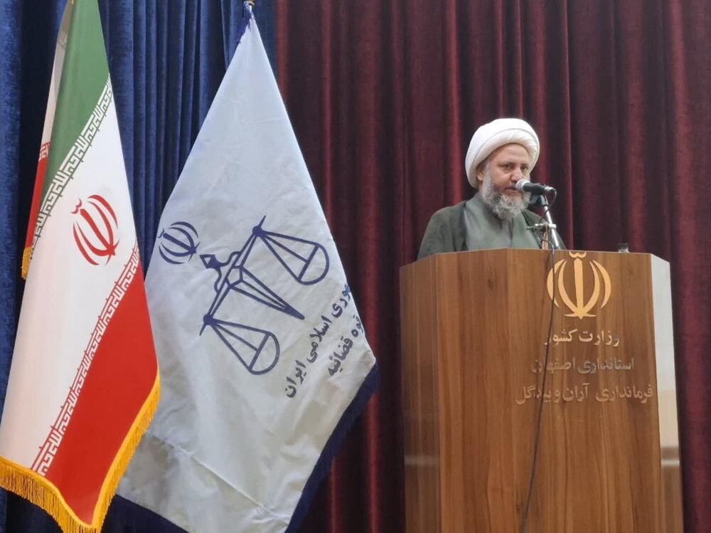 کوچکترین لغزشی در کار قضاوت فرد را گرفتار می کند+تصاویر