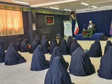 نقش طلاب در تبیین مسائل سیاسی و اجتماعی جامعه پررنگ باشد