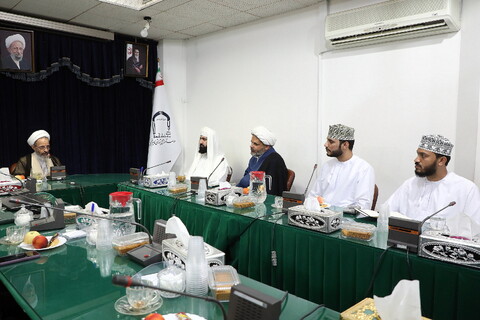 تصاویر/ دیدار امام جمعه شهر صحار عمان با آیت الله رجبی