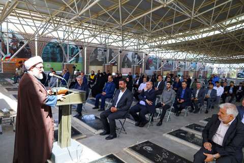 تصاویر | برگزاری آیین غبارروبی گلزار شهدا و تجدید میثاق با آرمان‌های انقلاب و شهدا به مناسبت هفته دولت در تبریز