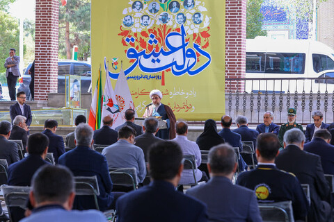 تصاویر | برگزاری آیین غبارروبی گلزار شهدا و تجدید میثاق با آرمان‌های انقلاب و شهدا به مناسبت هفته دولت در تبریز