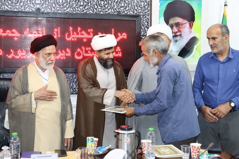 تصاویر/ تجلیل از ائمه جمعه و جماعات شهرستان دیر