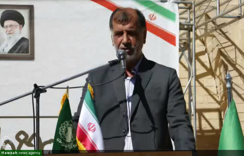 دانش‌آموزان با شخصیت شهید باهنر و دیگر بزرگان انقلاب آشنا شوند