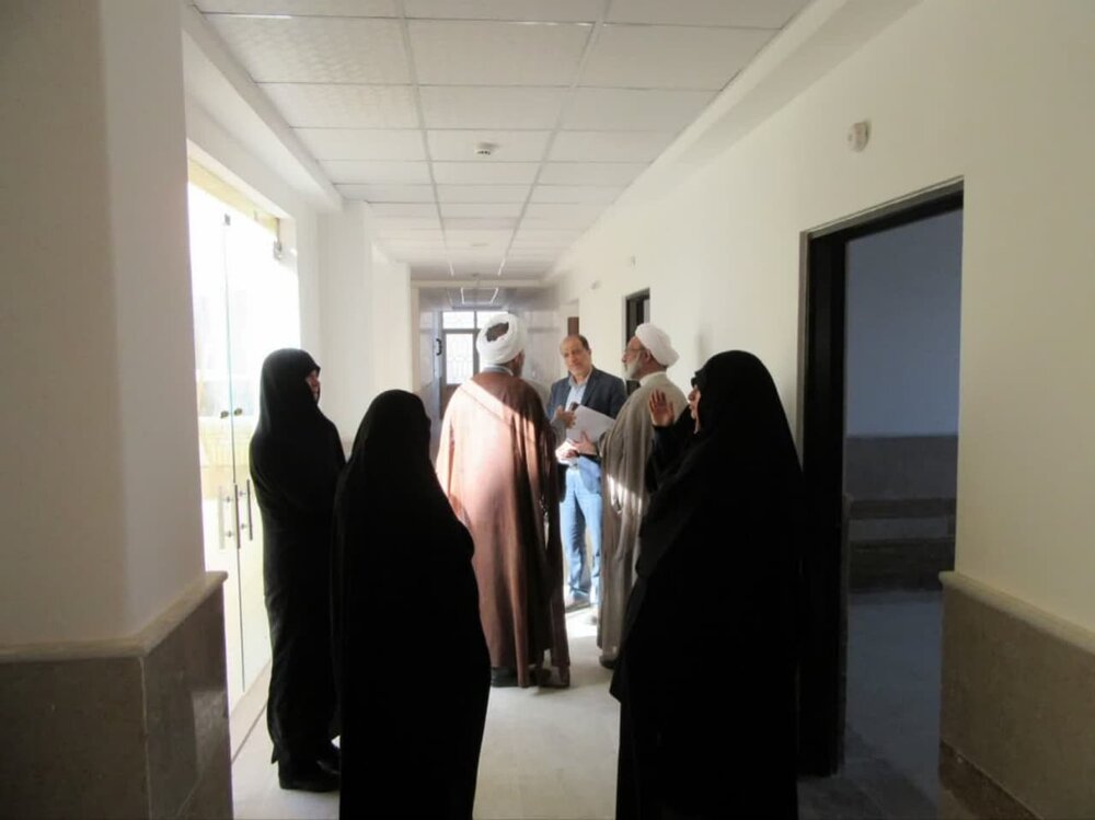 نشست بررسی روند آماده‌سازی و جابه‌جایی مدرسه علمیه ریحانه‌الرسول(س) یزد برگزار شد