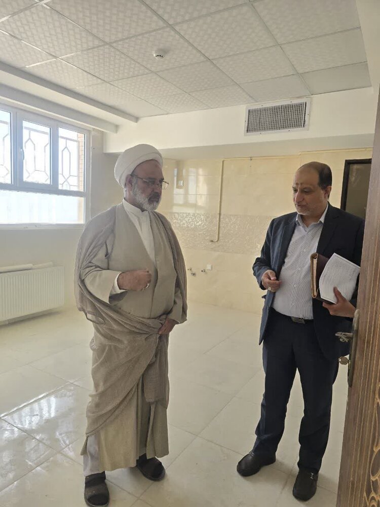 نشست بررسی روند آماده‌سازی و جابه‌جایی مدرسه علمیه ریحانه‌الرسول(س) یزد برگزار شد