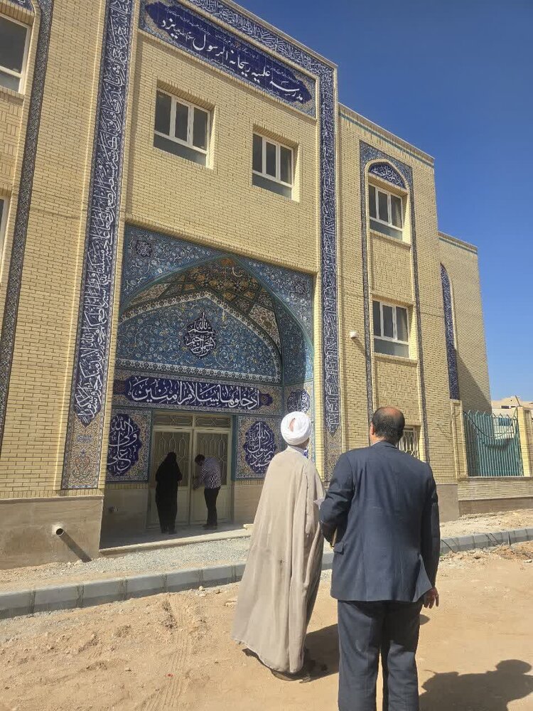 نشست بررسی روند آمادهسازی و جابهجایی مدرسه علمیه ریحانهالرسول(س) یزد برگزار شد
