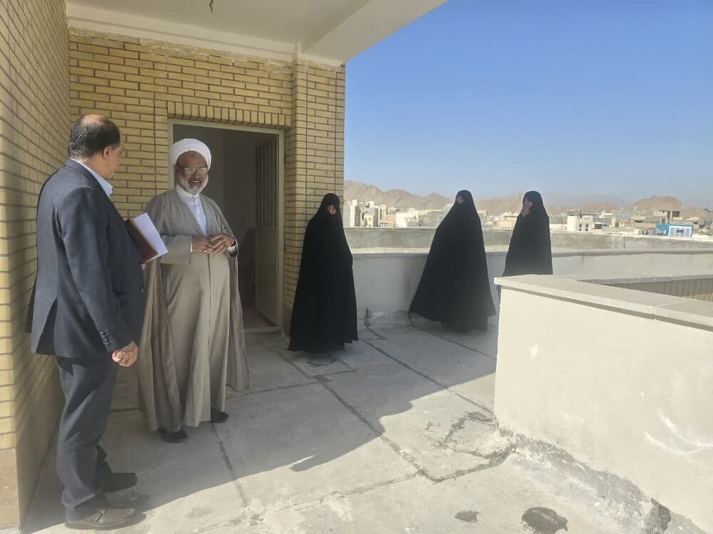 نشست بررسی روند آماده‌سازی و جابه‌جایی مدرسه علمیه ریحانه‌الرسول(س) یزد برگزار شد