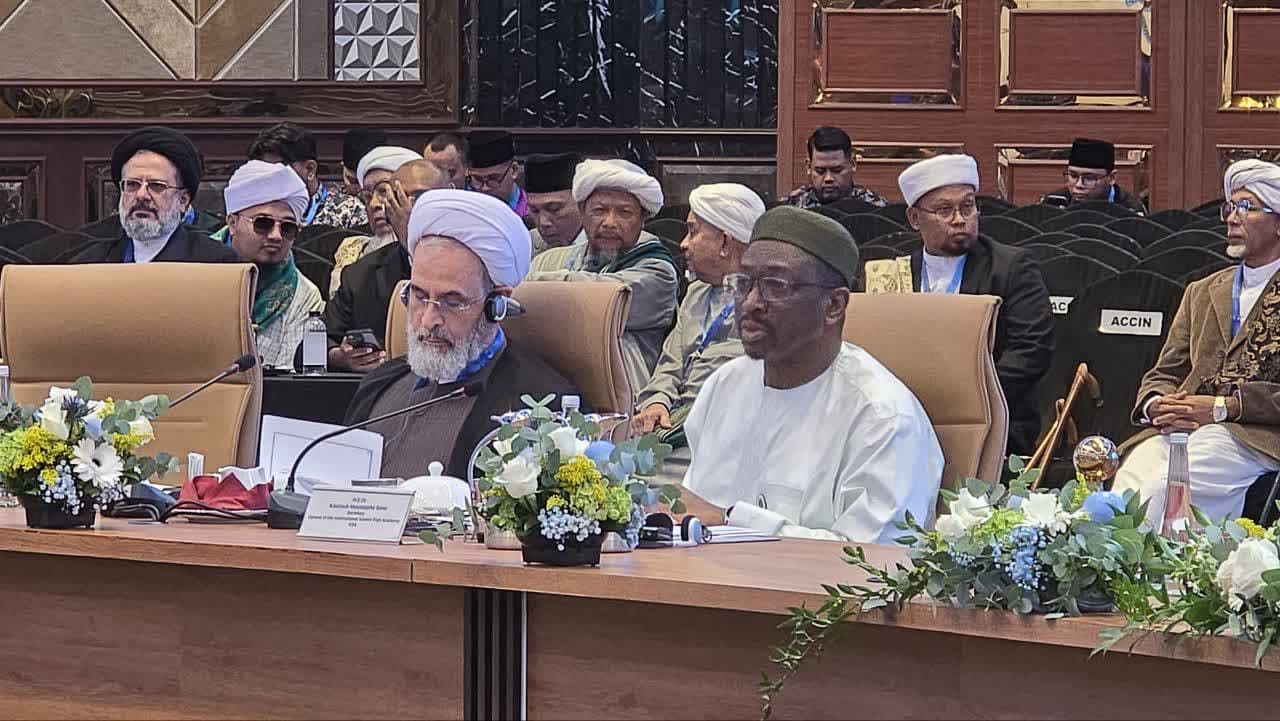 حضور آية الله الأعرافي في المؤتمر الدولي للقادة الدينيين بماليزيا + صور