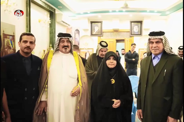 شاهد.. هدية ثمينة من شيخ عراقي للمذيعة سحر إمامي رمز الصمود الزينبي