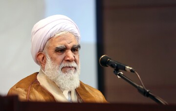  بازگویی نکات مهم بیانات رهبر معظم انقلاب وظیفه همه معلمان است