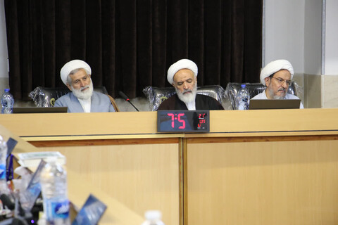 تصاویر|نشست ماهانه مدیران مدارس علمیه اصفهان