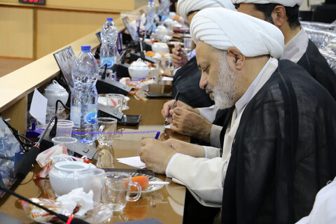 تصاویر|نشست ماهانه مدیران مدارس علمیه اصفهان