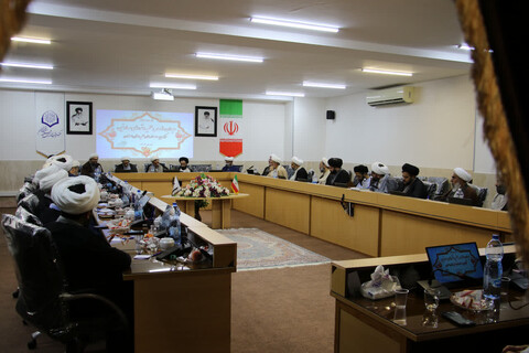 تصاویر|نشست ماهانه مدیران مدارس علمیه اصفهان