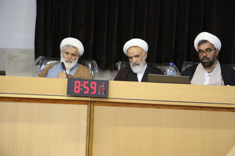 تصاویر|نشست ماهانه مدیران مدارس علمیه اصفهان