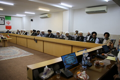 تصاویر|نشست ماهانه مدیران مدارس علمیه اصفهان