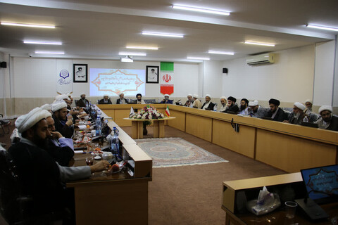 تصاویر|نشست ماهانه مدیران مدارس علمیه اصفهان