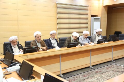 تصاویر/ اعضای شورای هماهنگی نهادهای حوزوی استان زنجان با استاندار زنجان