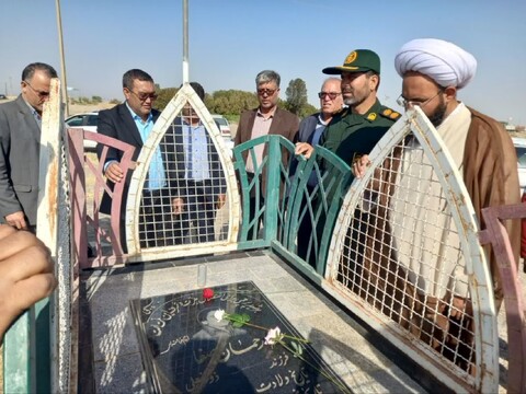 تصاویر | مراسم غبارروبی و عطرافشانی مزار شهدای شهرستان لیلان