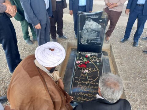 تصاویر | مراسم غبارروبی و عطرافشانی مزار شهدای شهرستان لیلان