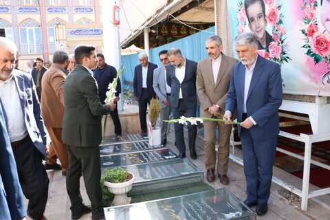 تصاویر/ ادای احترام وزیر فرهنگ و ارشاد اسلامی به سردار دلها و شهدای کرمان