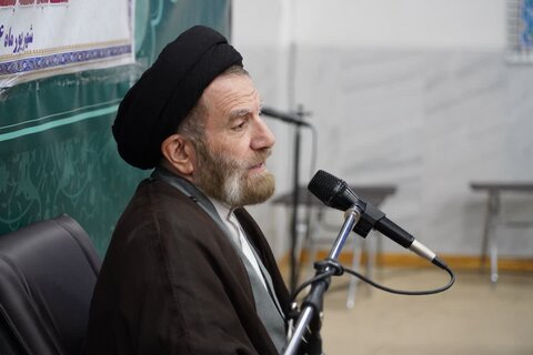 تصاویر دیدار کارمندان و فرماندهان پایگاه‌های مقاومت بسیج کارمندان ادارات کل لرستان با نماینده ولی‌فقیه در استان