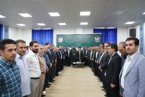 تصاویر دیدار کارمندان و فرماندهان پایگاه‌های مقاومت بسیج کارمندان ادارات کل لرستان با نماینده ولی‌فقیه در استان