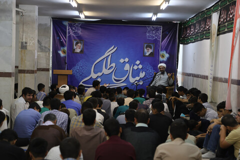 تصاویر / درس اخلاق امام جمعه همدان ویژه طلاب شرکت کننده در میثاق طلبگی