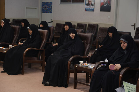 تصاویر / تقدیر امام جمعه همدان از خواهران‌ مبلغه فعال در ایام اربعین حسینی