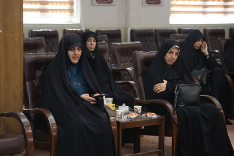 تصاویر / تقدیر امام جمعه همدان از خواهران‌ مبلغه فعال در ایام اربعین حسینی