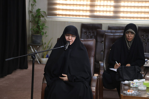 تصاویر / تقدیر امام جمعه همدان از خواهران‌ مبلغه فعال در ایام اربعین حسینی