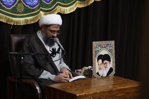 تصاویر / تقدیر امام جمعه همدان از خواهران‌ مبلغه فعال در ایام اربعین حسینی