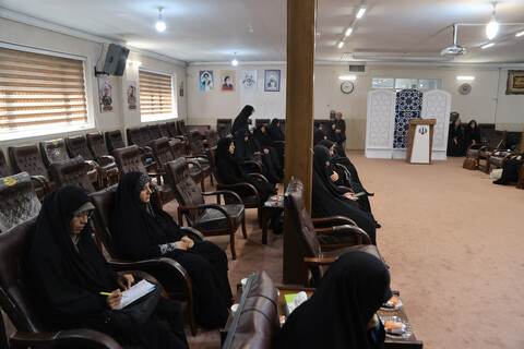 تصاویر / تقدیر امام جمعه همدان از خواهران‌ مبلغه فعال در ایام اربعین حسینی