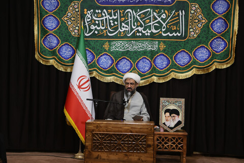 تصاویر / تقدیر امام جمعه همدان از خواهران‌ مبلغه فعال در ایام اربعین حسینی