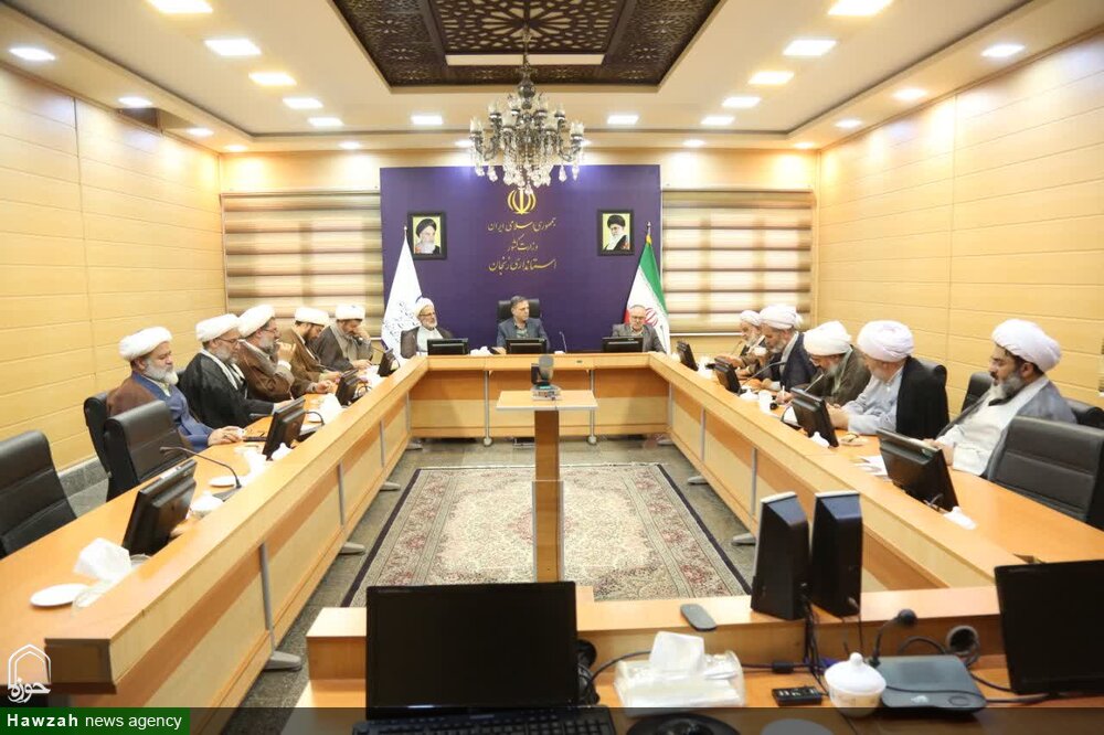 تصاویر/ نشست اعضای شورای هماهنگی نهادهای حوزوی استان زنجان با استاندار زنجان
