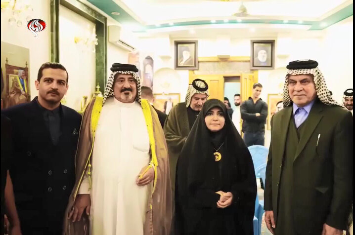 شاهد.. هدية ثمينة من شيخ عراقي للمذيعة سحر إمامي رمز الصمود الزينبي