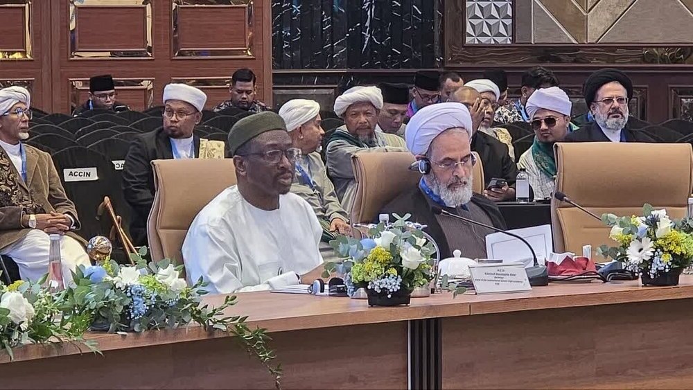 आयतुल्लाह अली रज़ा अराफी ने मलेशिया में धार्मिक नेताओं के अंतर्राष्ट्रीय सम्मेलन में भाग लिया
