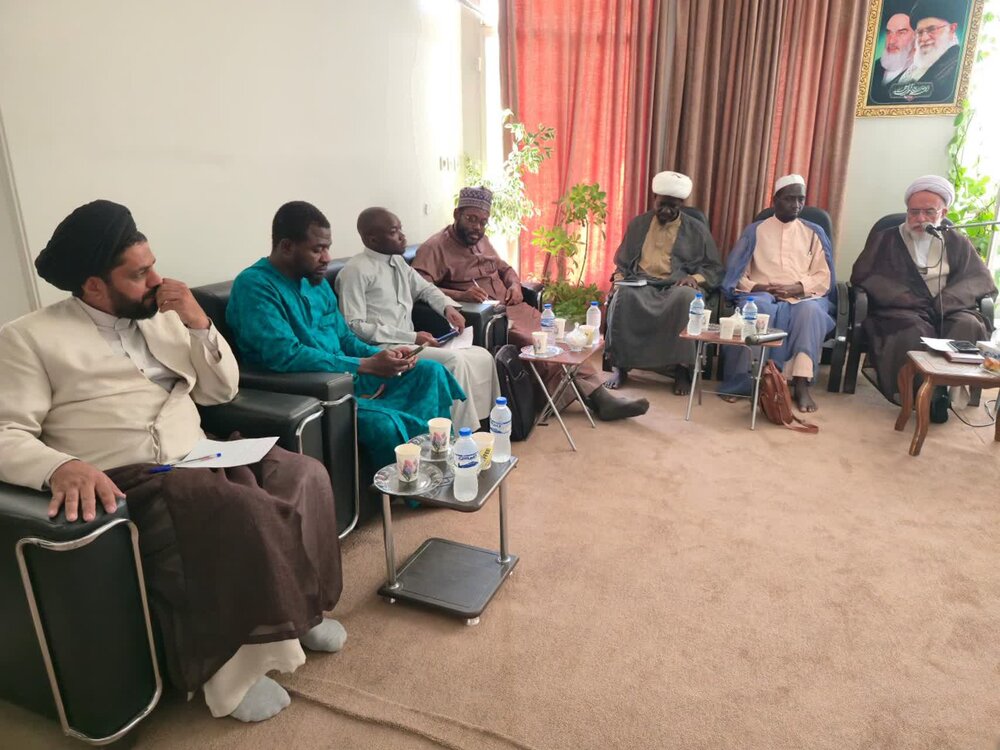 Umoja wa Waafrika Qum Irani, wakutana na Mwakilishi wa Kwanza wa Kiongozi wa Mapinduzi katika Bara la Afrika