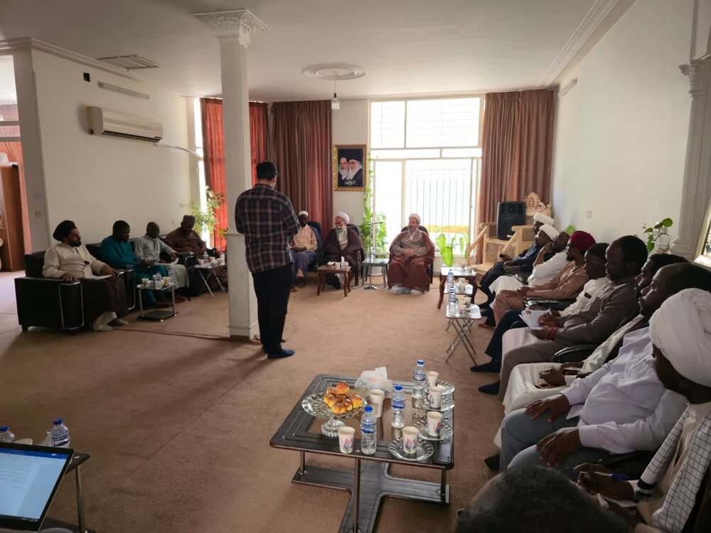 Umoja wa Waafrika Qum Irani, wakutana na Mwakilishi wa Kwanza wa Kiongozi wa Mapinduzi katika Bara la Afrika