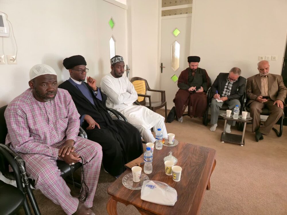 Umoja wa Waafrika Qum Irani, wakutana na Mwakilishi wa Kwanza wa Kiongozi wa Mapinduzi katika Bara la Afrika