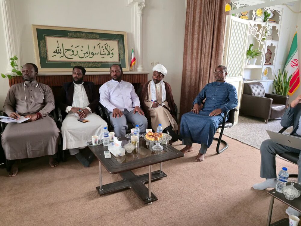 Umoja wa Waafrika Qum Irani, wakutana na Mwakilishi wa Kwanza wa Kiongozi wa Mapinduzi katika Bara la Afrika