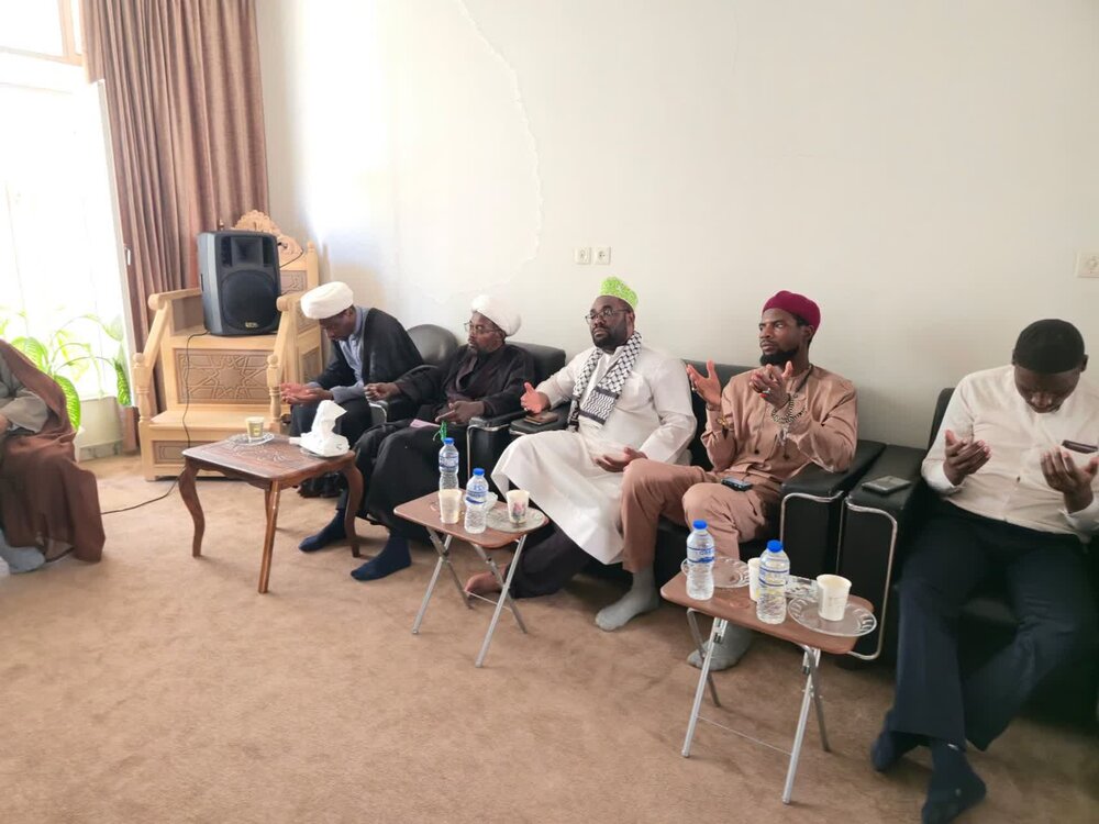 Umoja wa Waafrika Qum Irani, wakutana na Mwakilishi wa Kwanza wa Kiongozi wa Mapinduzi katika Bara la Afrika