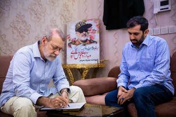 لاریجانی به دیدار خانواده‌های شهیدان محرابی و شادمانی رفت